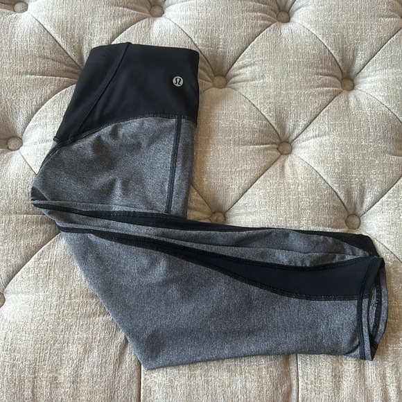 Lulu lemon tights size 4 - Picture 1 of 4